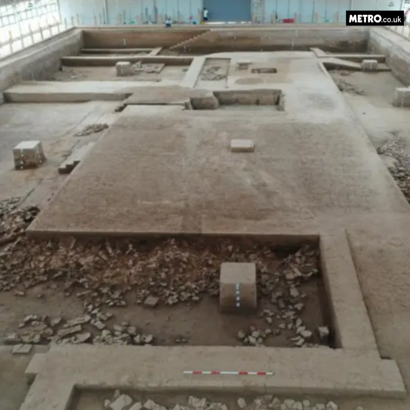 MetroUK's tweet photo. Chinese archaeologists have unearthed a 2,400-year-old flushable toilet, the first and oldest to be discovered in Chinese history 🚽