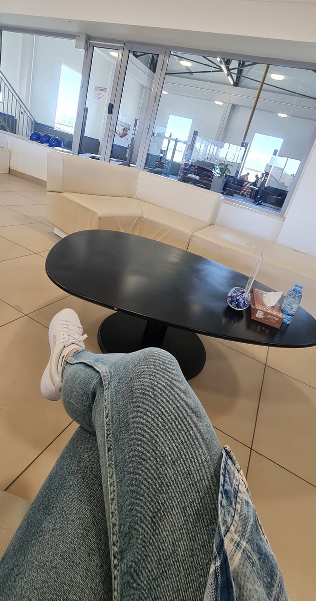 Вот фара обещенная наконец пришла
Классно работают менеджеры Hunday, как и обещали заменили все