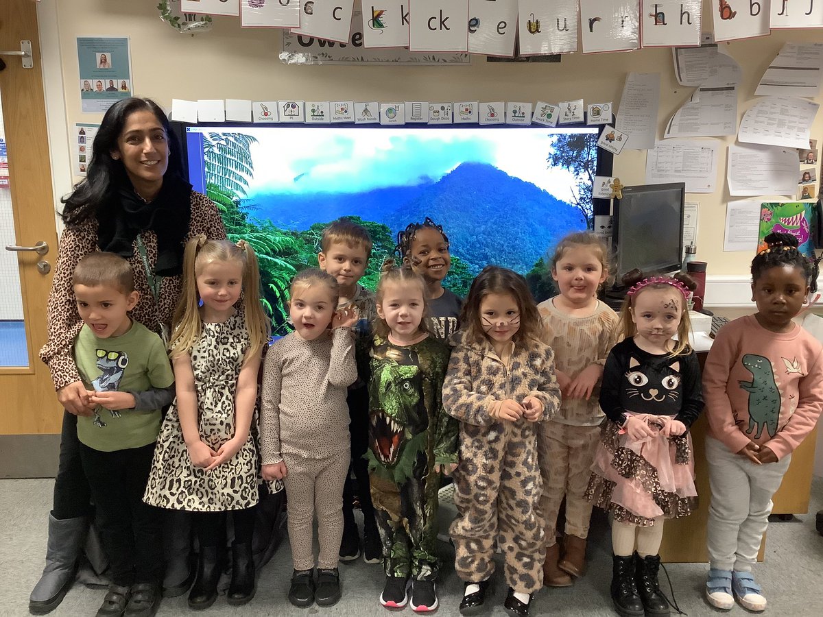 KnockhallEYFS's tweet photo. 💥RECEPTION BIG BANG DAY 💥🐆🦖🐅🦙Today we are EXPLORERS!!! @KnockhallEYFS @KnockhallSch @W00dlandAcademy #eyfsexplorers https://t.co/QL7cFHgbuE