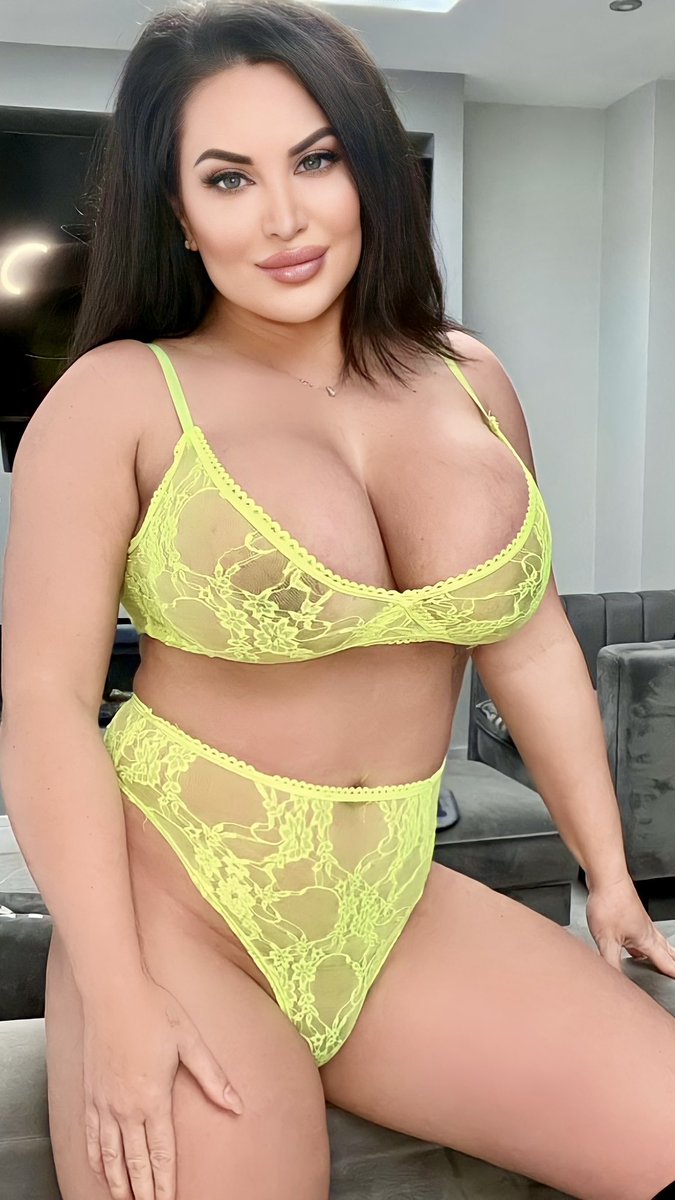 bigboobs on Twitter: "⭐️⭐️ @SophieLawson_x ️ IG: sophie_lawson_x"