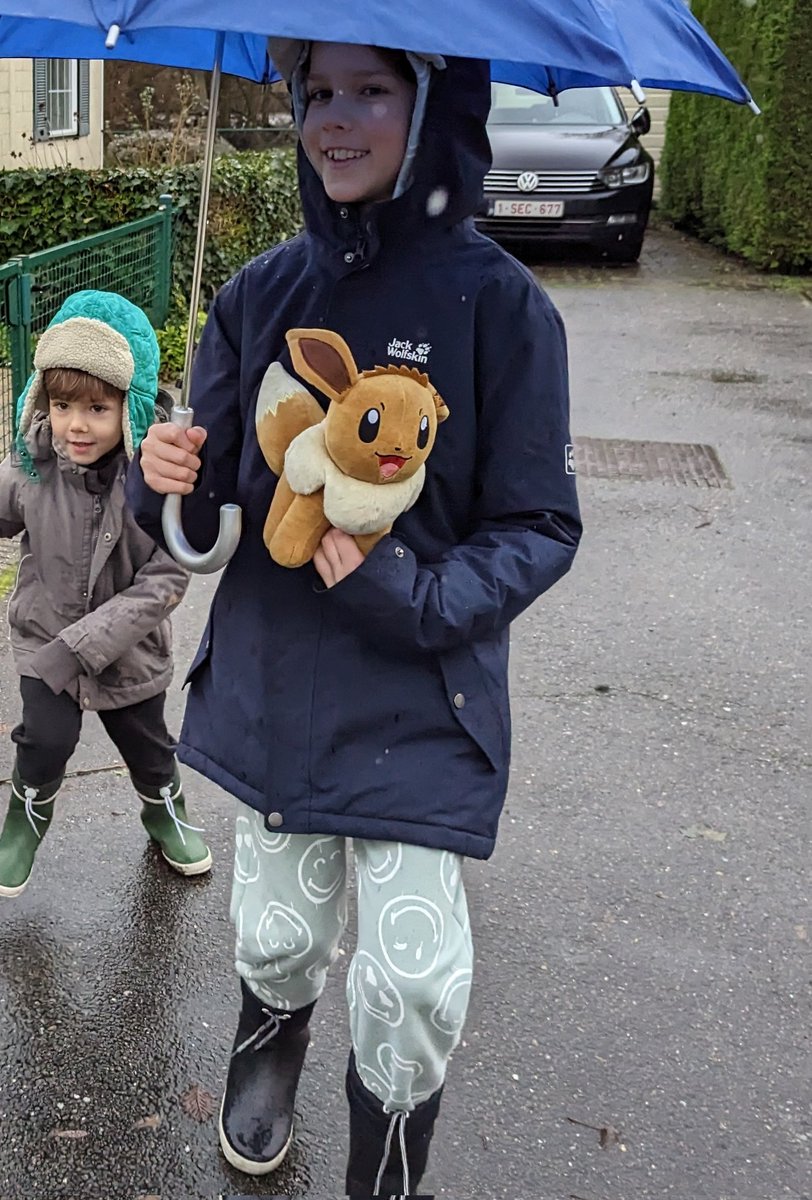 VonDerDeckenTok's tweet photo. 2 knuffels kwijtgeraakt op het #zilvermeer in Mol.
Als je zou willen retweeten, en zo ver mogelijk verspreiden, ik heb 2 heel treurige kinderen. (en ook nog een puber maar daar moet je niks voor doen)
Het is een wanhoopspoging maar wanhoop is een beetje mijn tweede natuur dus https://t.co/yzurssFBhh