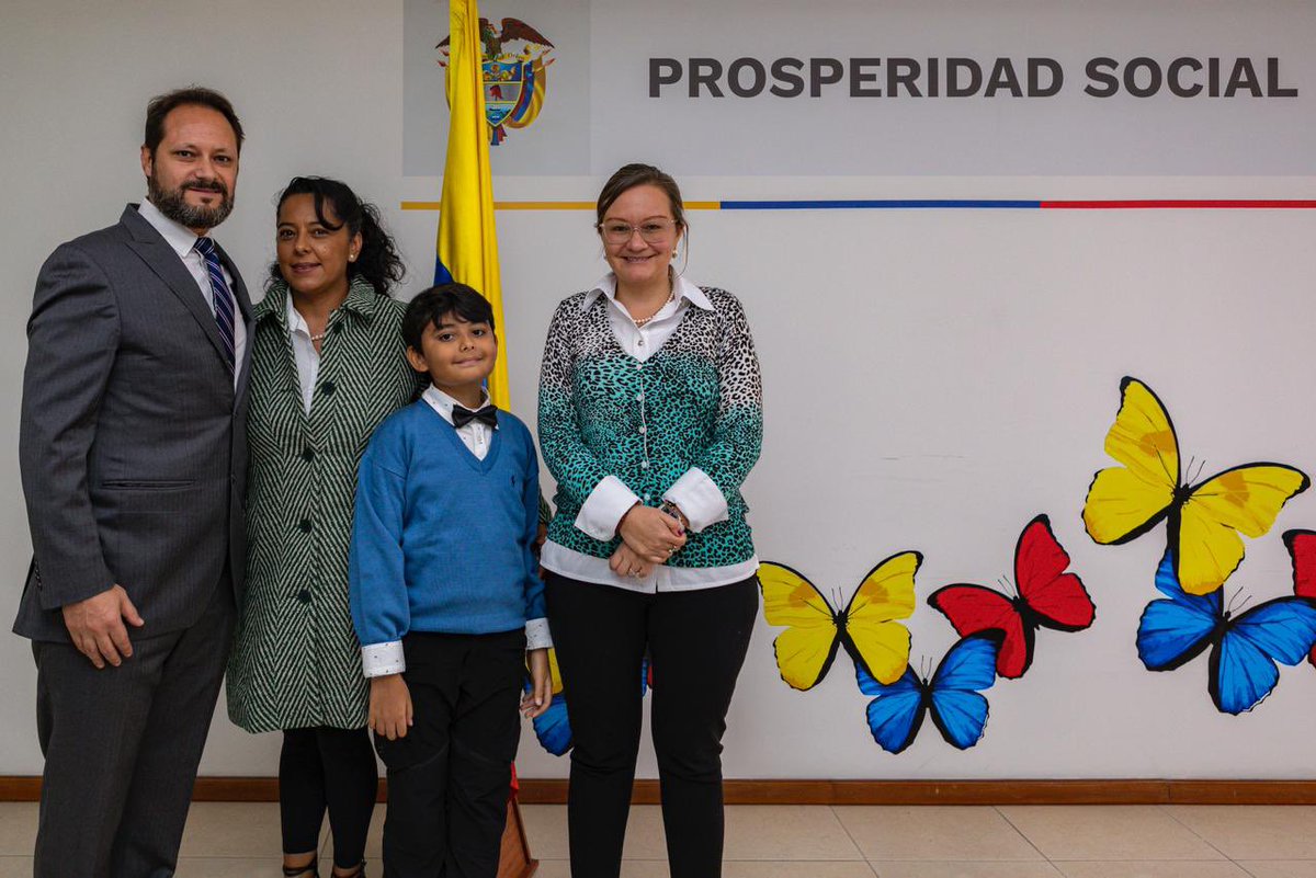 ProsperidadCol's tweet photo. Recibimos como dir. de Infraestructura Social y Hábitat al ing. civil con orientación al desarrollo comunitario y uso de energías renovables, magister en admon de negocios y esp. en gerencia de proyectos de ing, Eduardo Mesa. Más de 20años liderando proyectos en comunidad rural. https://t.co/ohiUybMSfH