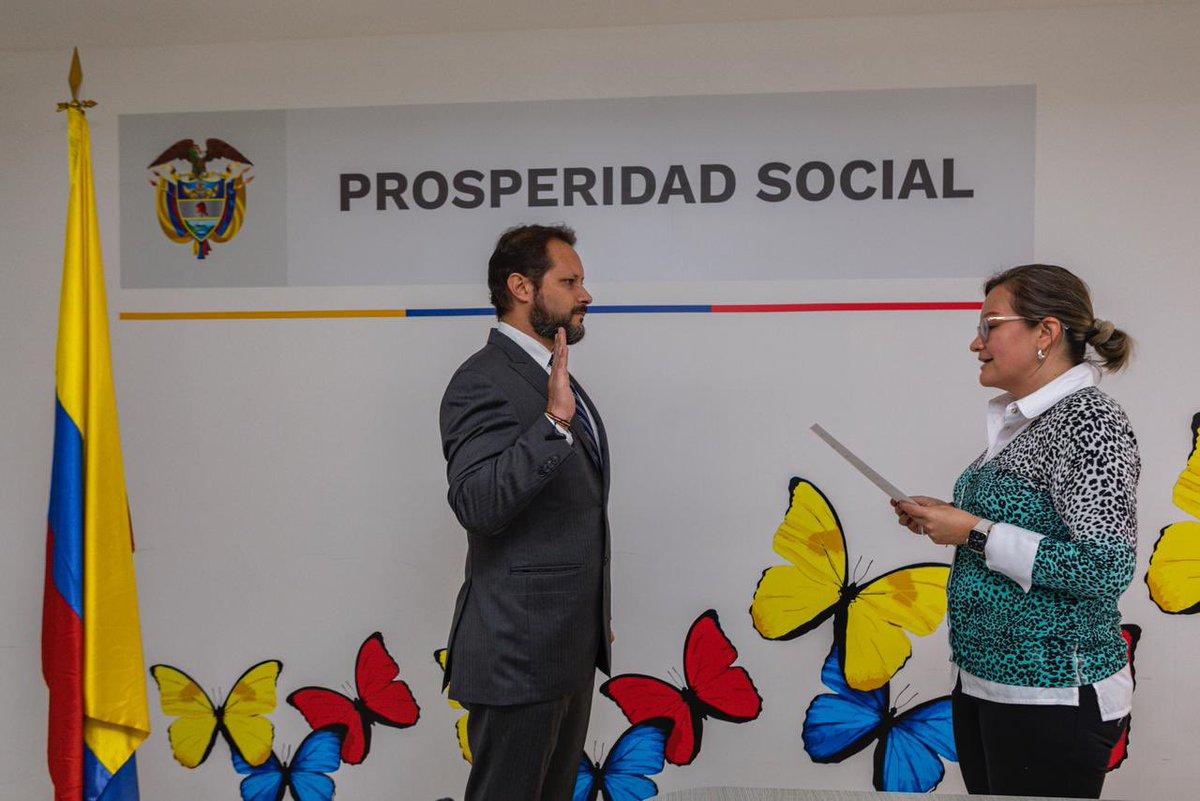 ProsperidadCol's tweet photo. Recibimos como dir. de Infraestructura Social y Hábitat al ing. civil con orientación al desarrollo comunitario y uso de energías renovables, magister en admon de negocios y esp. en gerencia de proyectos de ing, Eduardo Mesa. Más de 20años liderando proyectos en comunidad rural. https://t.co/ohiUybMSfH