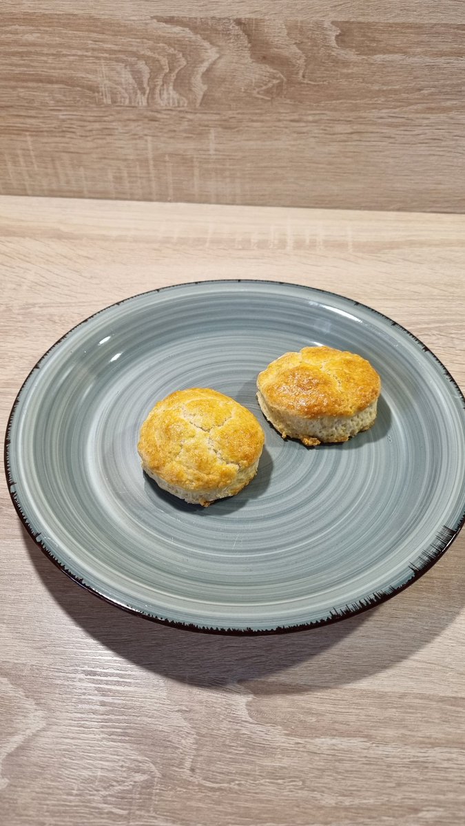 andreatschirge's tweet photo. Scones self-test after #Lux2
Sorry, I like it both ways, but preserve first is tricky for the clotted cream
Baked this morning with the flour I had in my household and baking powder; they came out pretty good https://t.co/5XhZra0sz0