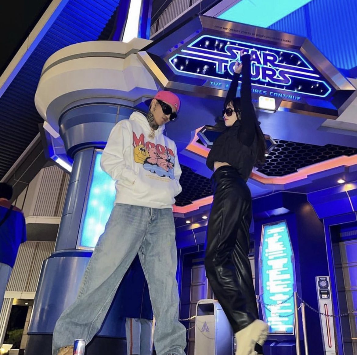 sugataofficial's tweet photo. 【SUGATA】
「MOON HOODIE」¥12,000 (税抜)

2/22(水)20時よりオンラインストアにて受注販売を開始致します。

［受注受付期間］
2/22(水) 20:00 ~ 3/1(水) 17:00

※3月下旬より発送開始を予定しております。 https://t.co/2AQ5PhCcYL