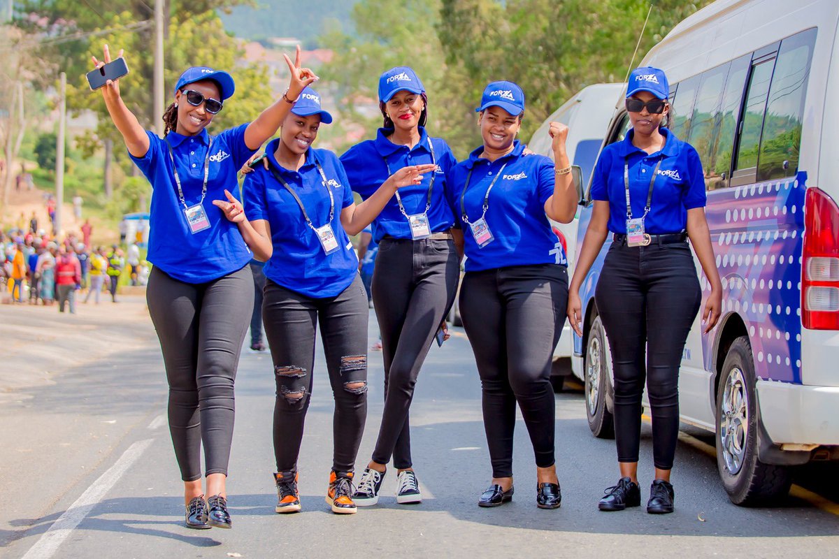 imfuraluc01's tweet photo. #TdRwanda23
Mu kanya saa 14H00 i Musanze ni 🔥 Hamwe na #DJBISSOSO 👌🏾
Ntucikwe kuri Stand ya @Forzzagaming Ubundi uryoherwe n’umuziki nyawo, Dukomeza Guteega kuri #ForzzaRwanda
#Forzzaniiyawe #Nyukiraikinga
@bbfmumwezi 95.3 FM https://t.co/HxKsvryXY9