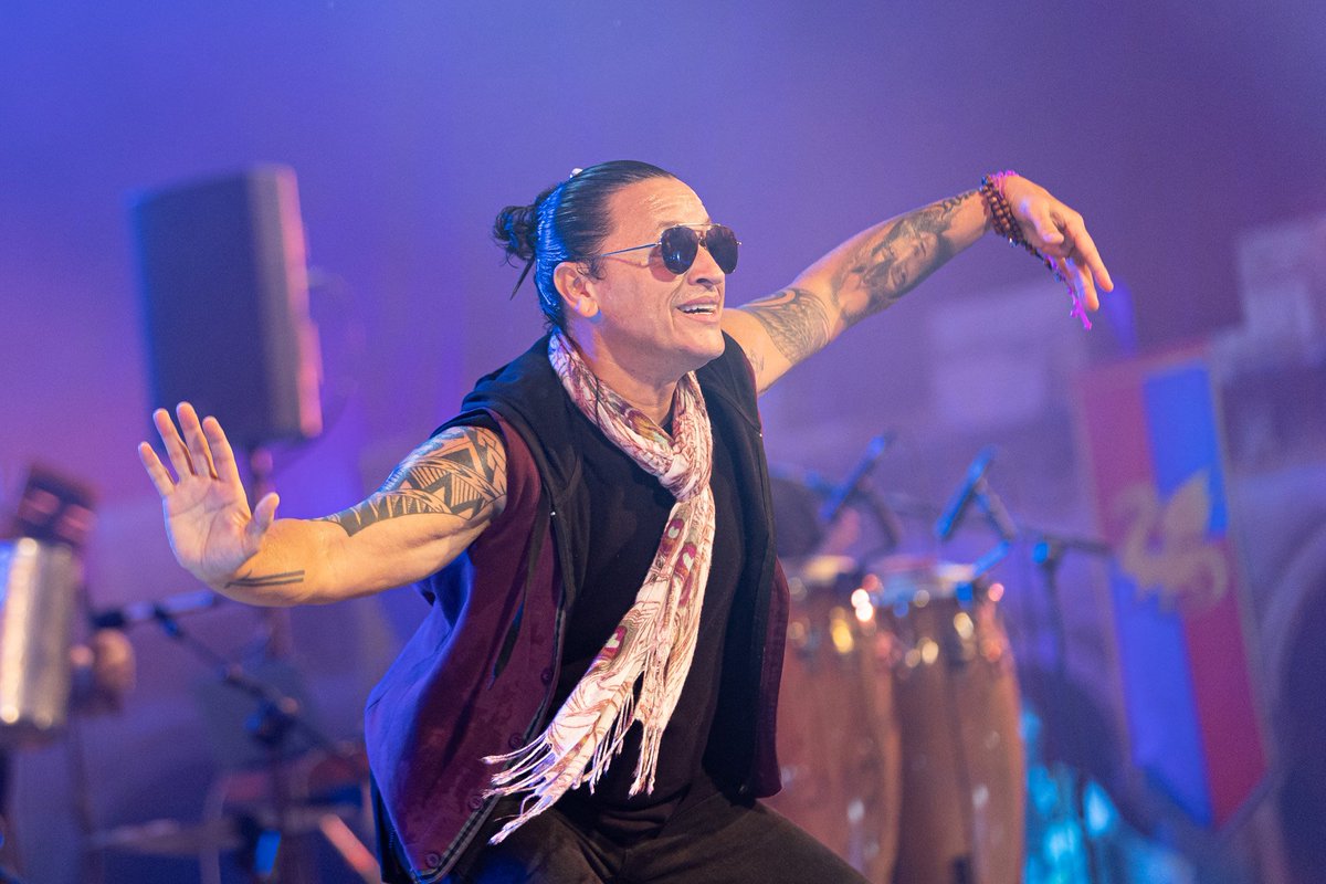 🫶 Gracias <a href="/ElvisCrespo/">Elvis Crespo</a> por hacer vibrar al público en estos #Carnavales2023 de <a href="/PuertoRosario/">Ayuntamiento de Puerto del Rosario</a> con tu energía y carisma. 

Brutal concierto 🎙😍

Organiza la Concejalía de Festejos, <a href="/DavidPerdomoG/">David Perdomo</a>.