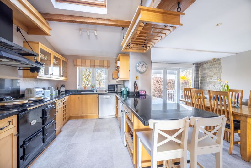 RTEstateAgent's tweet photo. Set back from the village road in popular Keinton Mandeville village #somerset - an immaculate Edwardian family home close to schools, amenities and transport links. More here https://t.co/A4DbzxzJg6 Call Harry to view ☎️ 01963 351993 #propertyforsale #villageproperty #ukproperty https://t.co/6iumd3Hrxh