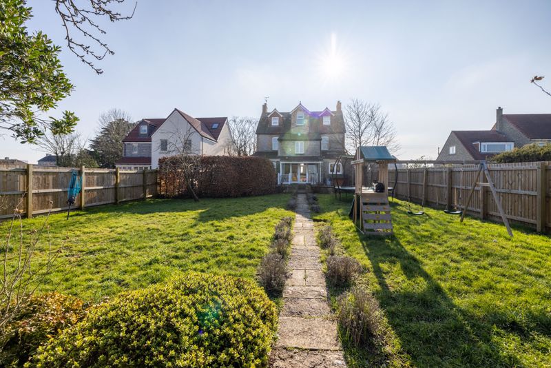 Set back from the village road in popular Keinton Mandeville village #somerset - an immaculate Edwardian family home close to schools, amenities and transport links. More here bit.ly/3xFuzkJ Call Harry to view ☎️ 01963 351993 #propertyforsale #villageproperty #ukproperty