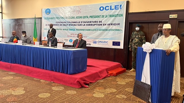 La corruption entrave la paix, la stabilité et l’atteinte des #ODD. Au nom des PTF, les Pays-Bas ont réitéré notre soutien à nos partenaires dans la lutte contre ce fléau au Mali #OCLEI lors de l’ouverture de la Conférence sur la lutte contre la corruption en Afrique, tenue hier