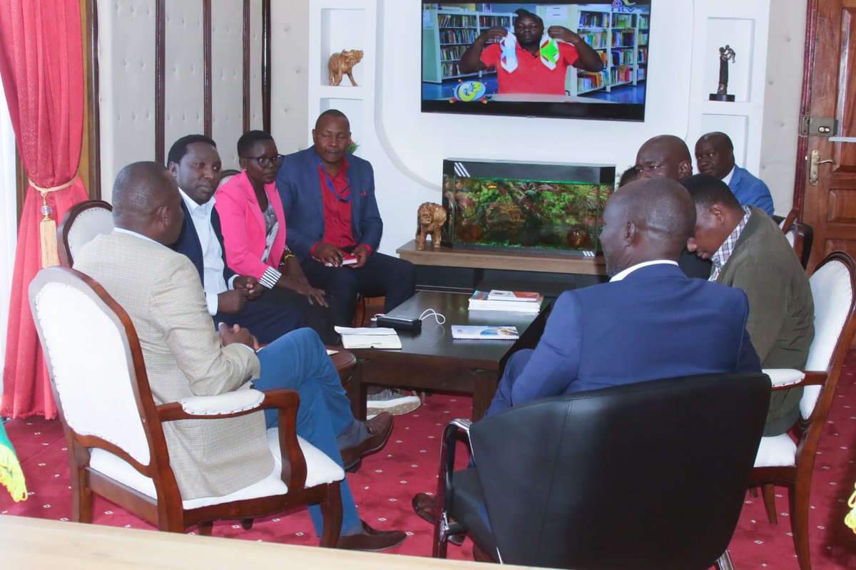 TheIEK's tweet photo. 1/
The IEK North Rift Branch Committee today paid a courtesy call on the Uasin Gishu County Governor H.E Hon. Gov. Jonathan Chelilim Bii .
@IEK_NorthRift
@EngineersBoard
@UGC_TheChampion
#EngineeringInKenya
#WorldEngineeringDay2023 https://t.co/PxJsx4yYxr