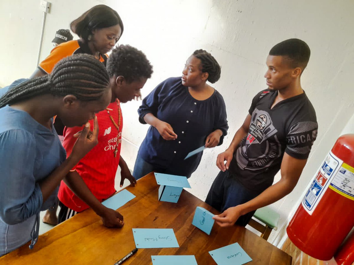 MilliNamibia's tweet photo. Radicals are using social media to recruit vulnerable youths.
#MiLLi uses MIL skills to combat the dangerous influence of online radicalization.
#LetsTackleOnlineRadicalization
#MIL
#MiLLiNamibia https://t.co/05p9sPuqKI