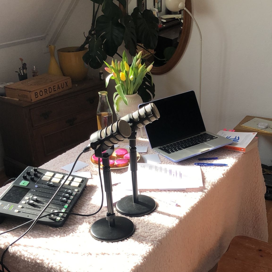__generator's tweet photo. During Amfeminine, one will also experience the podcast 𝐏𝐚𝐢𝐧 in which Amfeminine co-organizer and activist Klara Beetz talks to artistic director Ioana Tudor about choosing the theme for this year's festival: Sex &amp; Violence. Experience an honest conversation in the now! https://t.co/tRT61U4pHO
