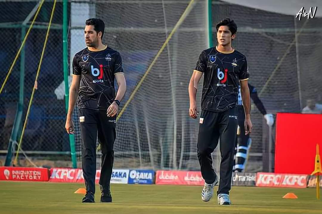 funkyfarooq1's tweet photo. Just a reminder that Hasnain learns from the best🔥
#GuLDozer 👑💕 https://t.co/vegQBMZkPk