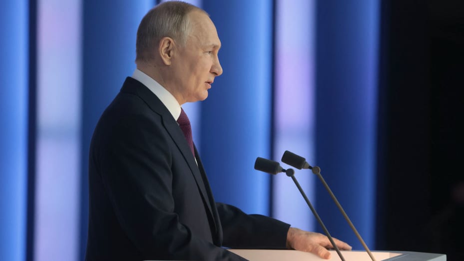 FabioAlmada1's tweet photo. 🇷🇺 5 Highlights of Putin's National Address, on February 21st 2023. Almost a year after his unjustified invasion of Ukraine. Putin continues to sell a fictional narrative full of propaganda and nationalism. https://t.co/Q7UQRU2TNh