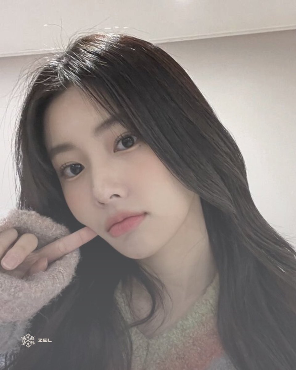 ㅤ 

         ゼル ❅ posted an update. 
         ⌕ location disabled. 
         2023 / 02 / 21   ❆   tuesday

—— “ hi i'm here to bless your eyes /j eme lang po ”

ㅤ