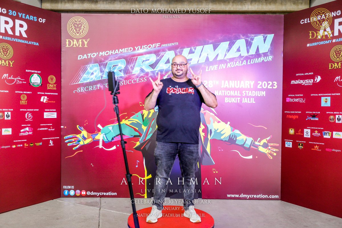 dmycreationoffl's tweet photo. When youโre happy, You enjoy the music. When youโre sad, You understand the lyrics ๐ผ
Tag yourself or friends if got spotted ๐๐ธ
ARR 2023 ๐ค | SECRET OF SUCCESS ๐ฅ| LIVE IN MALAYSIA ๐ฒ๐พ
@arrahman
#ARRforDMY #ARRLiveInMalaysia #DMY #DMYConcert https://t.co/OeSnb2e1Hr