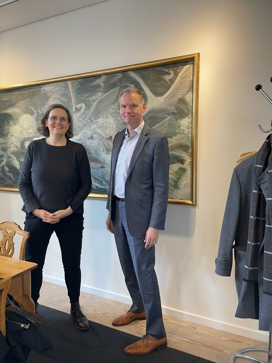 Jordemoderforeningen (@dkjordemoder) on Twitter photo En jordemoder kan ikke være to steder på én gang, hvis hun skal gøre sit arbejde ordentligt 👉Brug for, at flere jordemødre har lyst til at arbejde på de regionale fødeafdelinger. Tak til <a href="/partietDD/">Danmarksdemokraterne</a> og <a href="/JThulesen/">J H Thulesen Dahl</a> for en god snak om attraktive arbejdspladser for jordemødre #dkpol En jordemoder kan ikke være to steder på én gang, hvis hun skal gøre sit arbejde ordentligt 👉Brug for, at flere jordemødre har lyst til at arbejde på de regionale fødeafdelinger. Tak til <a href="/partietDD/">Danmarksdemokraterne</a> og <a href="/JThulesen/">J H Thulesen Dahl</a> for en god snak om attraktive arbejdspladser for jordemødre #dkpol