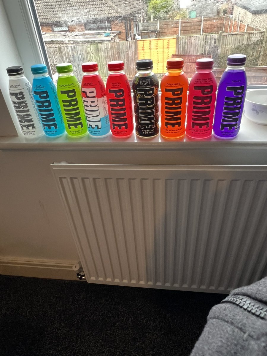 JadeDis18's tweet photo. Big W’s today, Bar far the best prime day, Snagged loads and did a swaps in the local corner shop with 2x Black for 1x Pink 1x Orange Completing my collection! Winner winner Chicken dinner!🥇 @prime_tracker https://t.co/YnVtsoKY9s