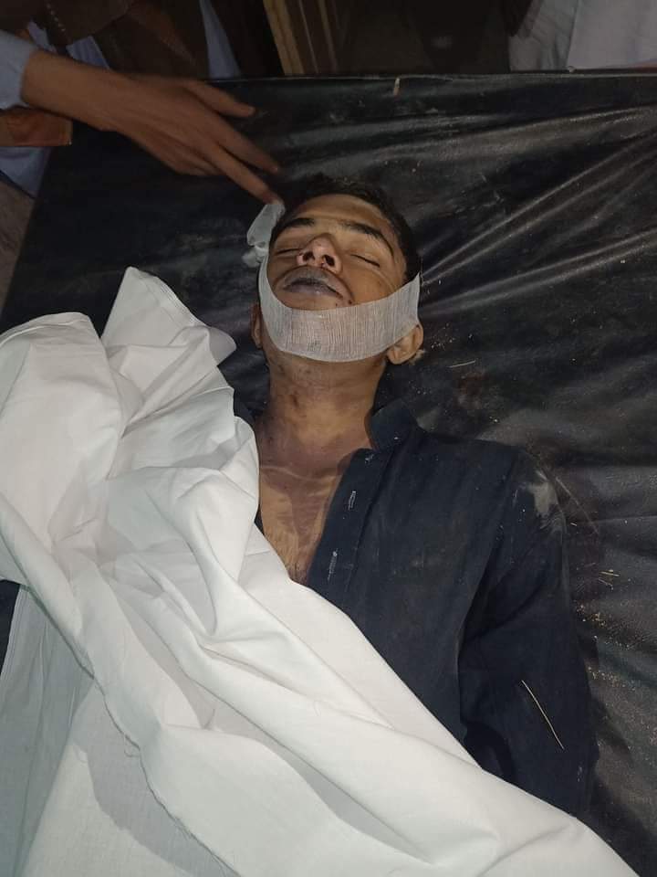 KaKaR_101's tweet image. اگر آپ کا ٹویٹر صرف سیاست کیلئے ہیں تو افسوس اگر آپ ظلم کے خلاف آواز نہیں اٹھا سکتے سھمجو آپ غلام ہو اس لیے اس کیلئے آواز اٹھاؤ
#بلوچ_خاتون_کو_انصاف_دو