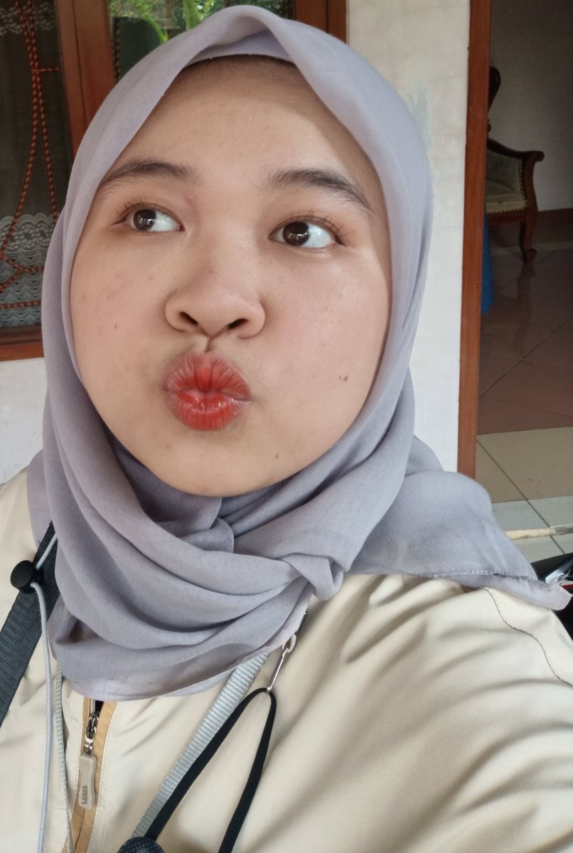 akungalaoo's tweet photo. TADI SALAH HAHAHA
#GlowUpdate tadi maksudnya mau ngasih tau kalo eyeliner + mascara + curler nya o.two.o 🫠😭 bagushh seperti no makeup makeup look && mudah dibersihkan dan cukup water&sweat proof👍👌✨ (tapi tidak smudge proof) https://t.co/ME2qem1pdZ