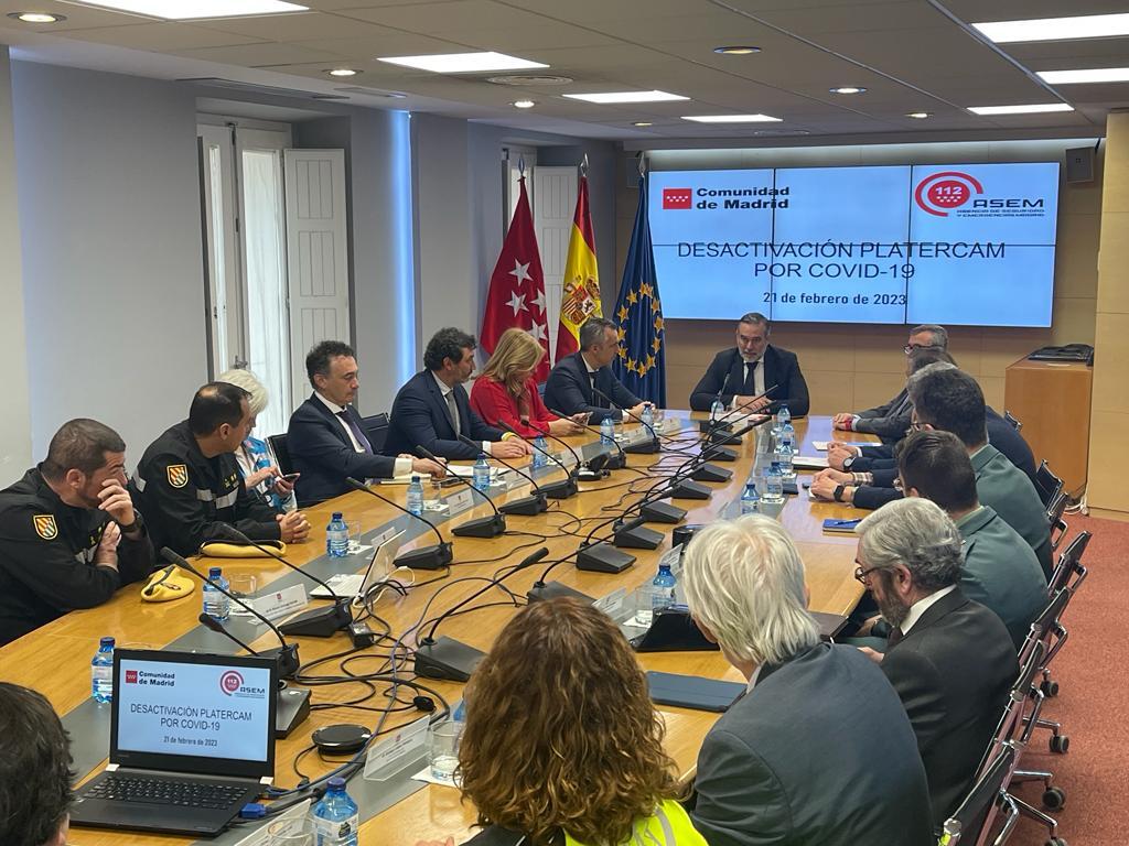 112cmadrid's tweet photo. ➤ Desactivado de manera oficial el #PLATERCAM de la @ComunidadMadrid.

➤Se activó el 13 de marzo de 2020 con motivo de la Covid-19.

➤Tras el acto, se ha guardado un minuto de silencio en respeto y homenaje a las víctimas. 

+Info: https://t.co/0UngwspgsT

#ASEM112 https://t.co/wHWigbO4o8