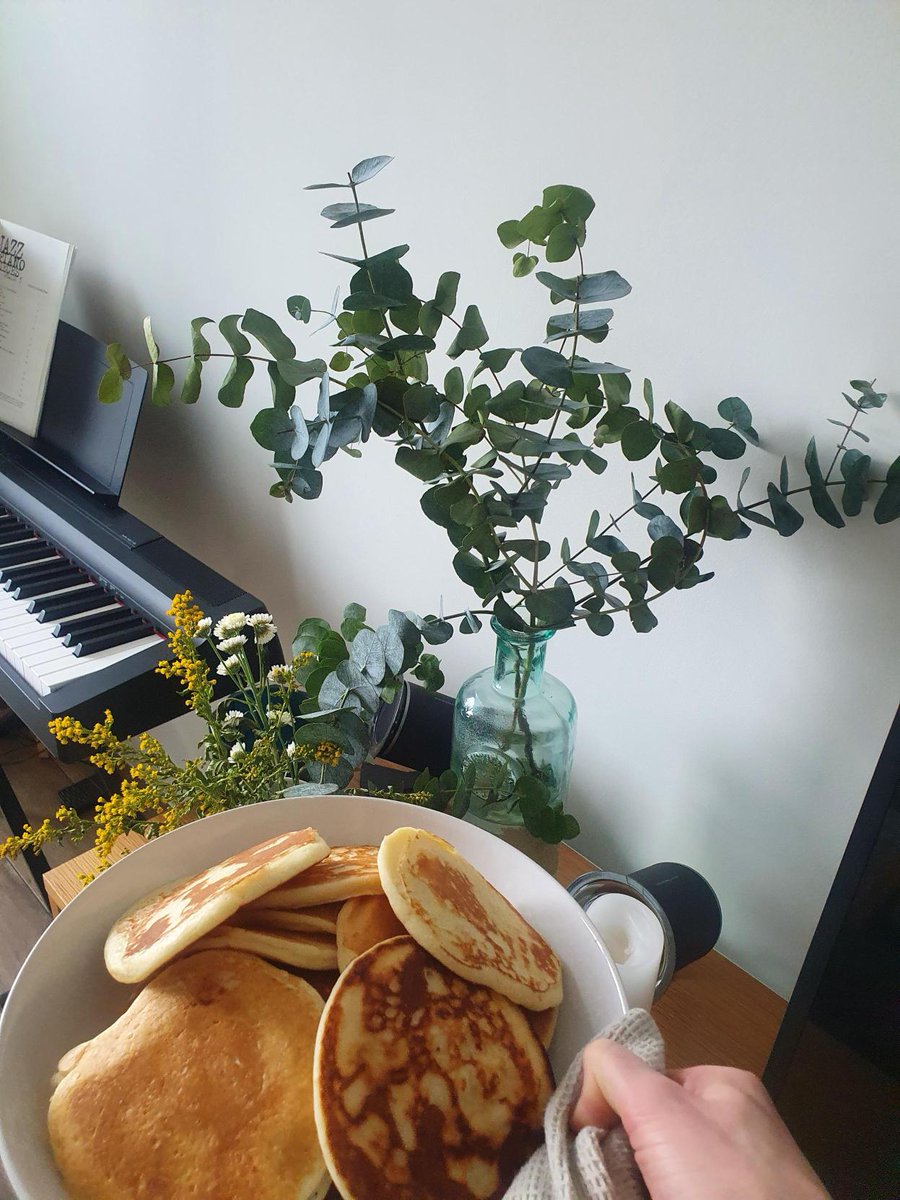 Boosey's tweet photo. Happy Pancake Day!🥞
Our Publicity &amp; Media Associate, Bronte, has been cooking up a storm this morning, flipping along to our #CookingPlaylist! Listen here: https://t.co/w2TyyuR0U2
Secret recipe below🤫👇 https://t.co/roOjSvYE86