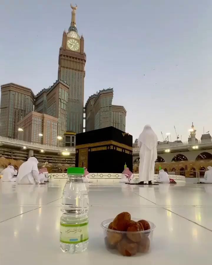 _1Anxiety's tweet photo. اللهم بلغنا رمضان والافطار بجوار الكعبة🤍🤍🤍 https://t.co/5PWHvQ1zKm