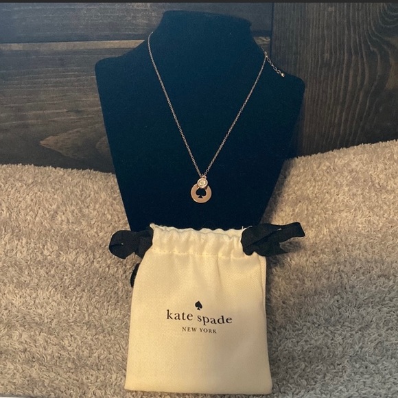 stephaniewolte2's tweet photo. So good I had to share! Check out all the items I'm loving on @Poshmarkapp #poshmark #fashion #style #shopmycloset #lclaurenconrad #katespade #wildfox: https://t.co/ICoeefg7Ja https://t.co/rfN9C2plmo