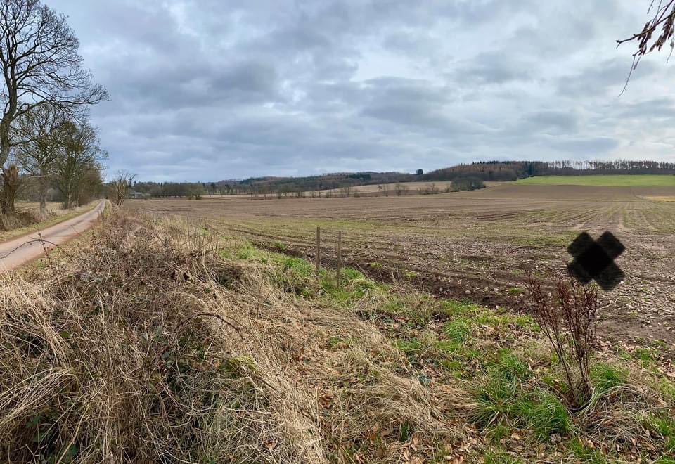 This is the site of West Dod which was the home of crofter David Scott on the N side of Lownie Hill near Forfar. Scott was a Jacobite soldier in Ogilvy’s Reg in 1745.