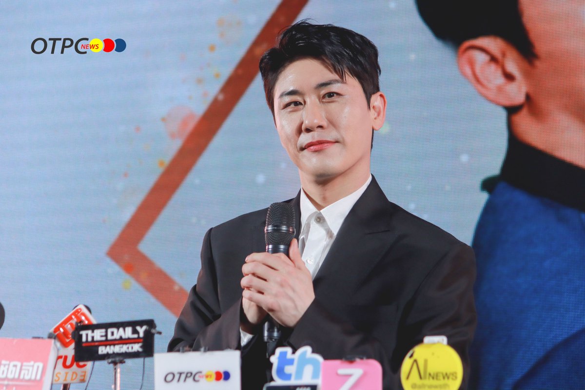 otpcnews's tweet photo. "ยองทัก" สัมภาษณ์สื่อ ในงานแถลงข่าว " YoungTak in Thailand"

#영탁 #Youngtak #ยองทัก
#YoungTakinThailand
#TeroMusic #milagroentertainment #livenation https://t.co/oosH9NGXi1