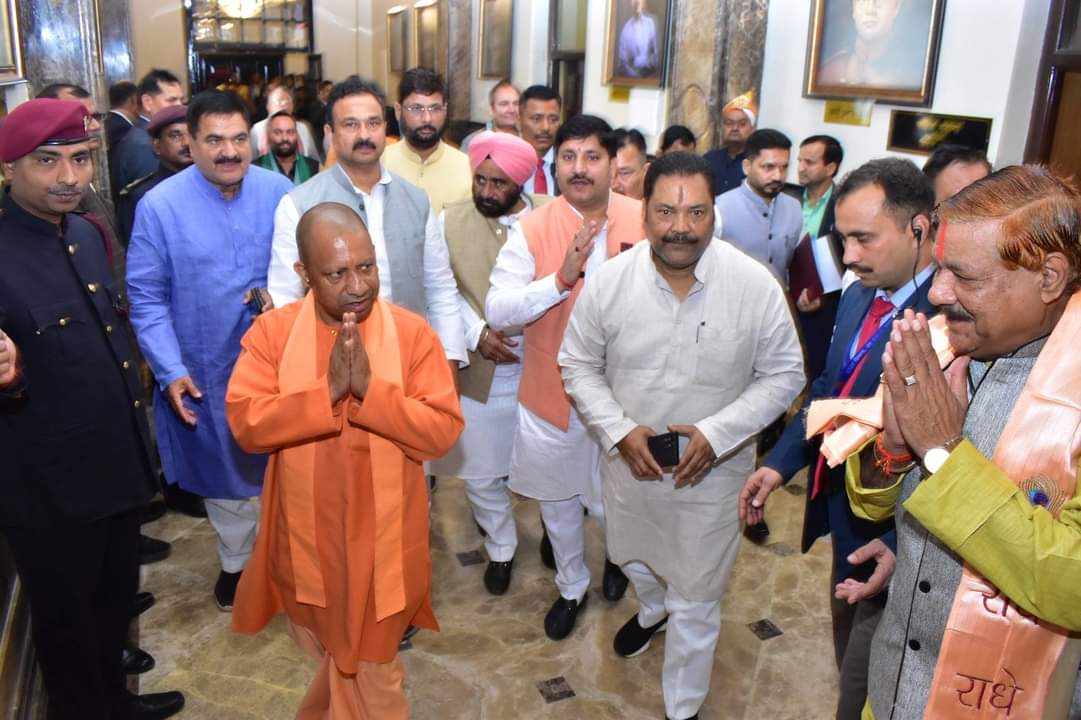 AjaySinghmla298's tweet photo. आज लखनऊ के विधान भवन में चल रहे विधान परिषद के बजट सत्र के दूसरे दिन की कार्यवाही में मा० मुख्यमंत्री श्री  @myogiadityanath जी का आशीर्वाद प्राप्त किया तथा मा० मंत्रीगणों एवं विधायकगणों के साथ सदन की कार्यवाही में सम्मिलित हुआ। @BJP4UP @Bhupendraupbjp @brajeshpathakup https://t.co/Dsjc70DVkm