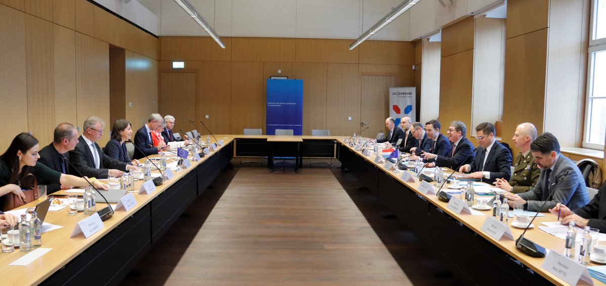 MFA_Lu's tweet photo. 292ème réunion de la Commission administrative belgo-luxembourgeoise🇧🇪🇱🇺 ce 20 février à Luxembourg.
Échanges fructueux sur notre coopération économique, consulaire, militaire et transfrontalière notamment en matière de santé en préparation de la 12e #Gäichel, le 29 mars. #UEBL https://t.co/giZstxangz