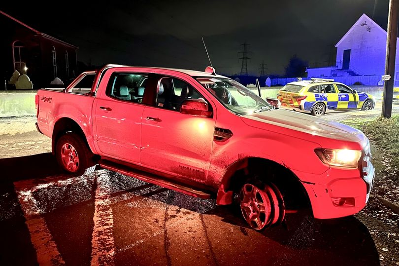 WalesOnline's tweet photo. Man kept driving pickup even though tyre had come off and it was on fire https://t.co/qXlYX0brOh https://t.co/53WxtlV6Aw