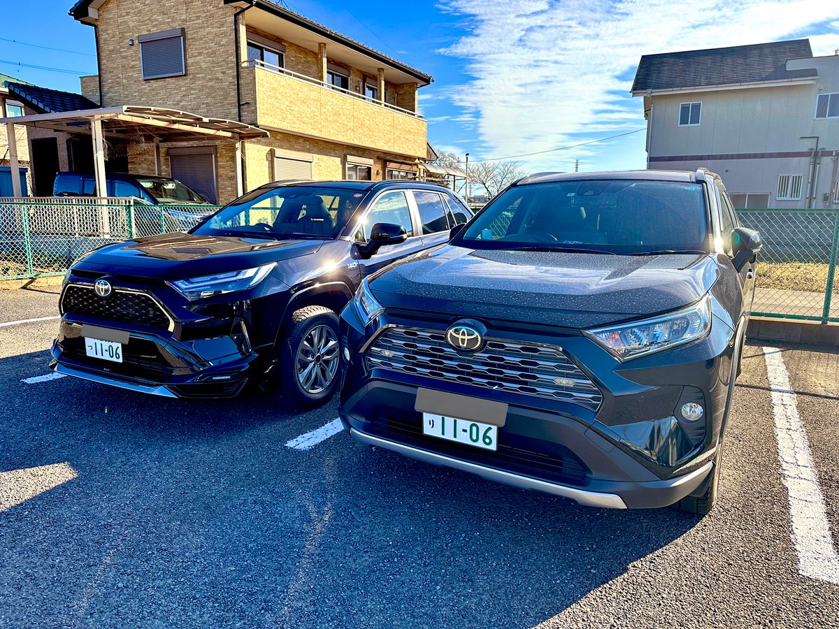 mana___crths's tweet photo. そーえばRAV4ガソリン車から
RAV4 PHEV新車に乗り換えたよっと🐾♥️
ナンバーも1106のまま(  ´꒳`  )
フィルムは透過率1%で真っ黒( Ꙭ)ꙭ҉

これからWANIMAのステッカーも
付け替える🐊♥️
これからのWANIMAの全国ツアーは
これで参戦🚗 ³₃

#WANIMA
#RAV4
#プラグインハイブリッド https://t.co/M4z0bH18sV
