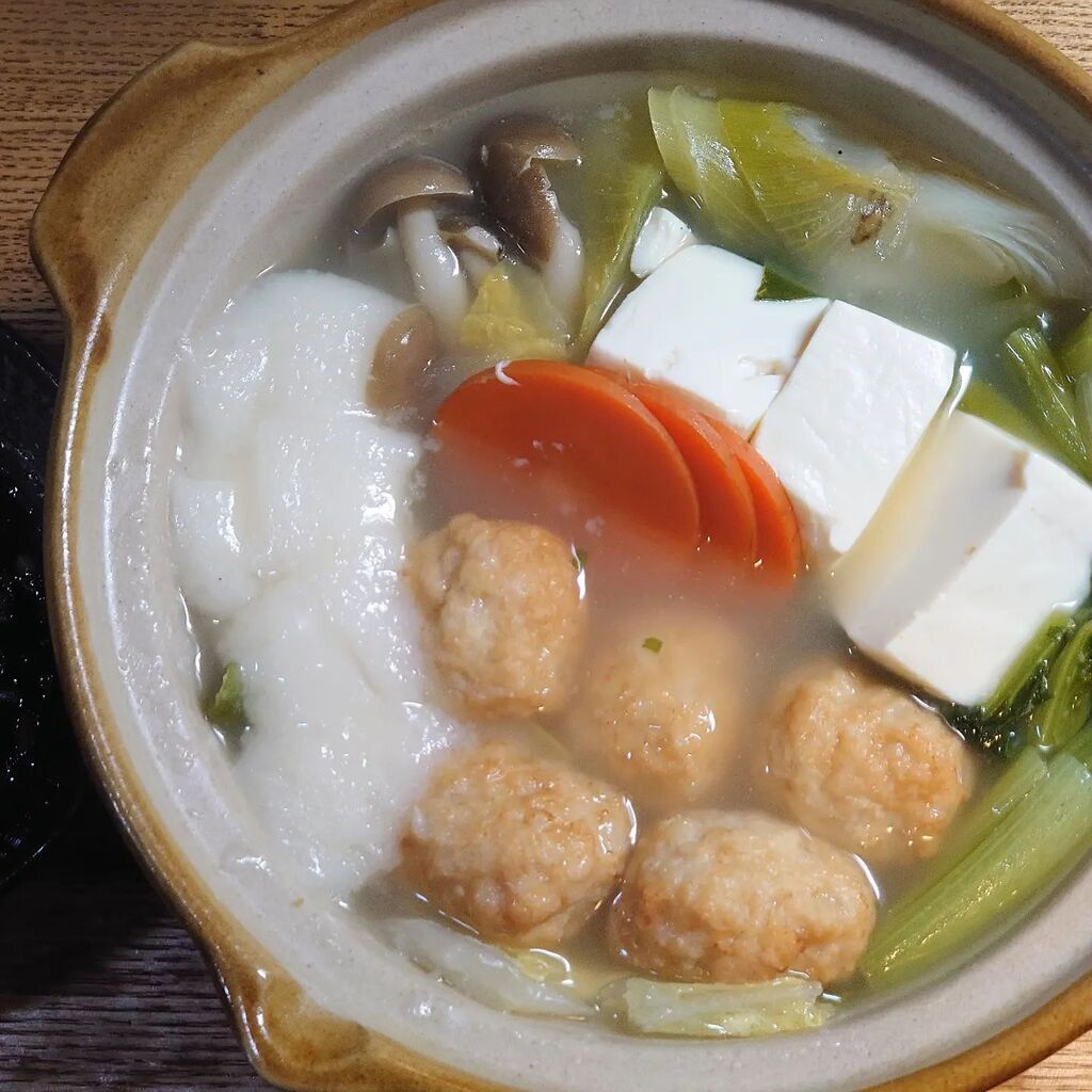 takephoto's tweet photo. #餅入り鶏団子鍋 #hotpot #ricecake #chickenballs #dinner #mealathome #cooking #takekitchen #japanesefood #instafood #夕食 #夕ご飯 #夕ごはん #おうちごはん #自宅飯 #料理 #料理男子 #料理好きな人と繋がりたい #料理記録 https://t.co/PczsIWi03o https://t.co/VnUTCrNp6Y