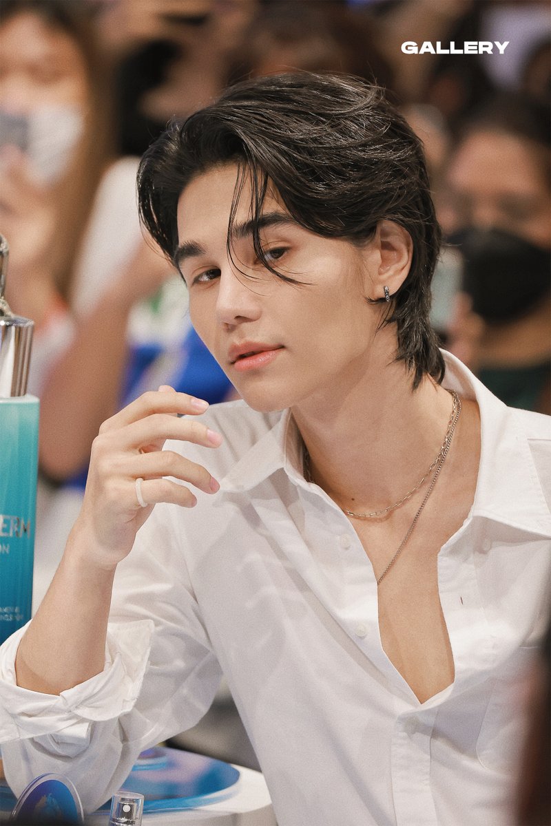 GALLERY_0731's tweet photo. 2023.02.21

Beautiful like a prince in water💜

#BiothermxJeff
#JeffSatur
@jeffsatur https://t.co/os7DNkUE4N
