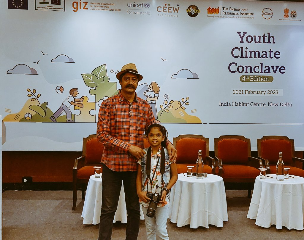 Proud to be with my Gr 4 student Manya who represented #Vadodara and #Gujarat at the Youth Climate Conclave organised by <a href="/EU_in_India/">EU in India</a> <a href="/UNICEFIndia/">UNICEF India</a> <a href="/moefcc/">MoEF&CC</a> <a href="/teriin/">TERI</a> @giz_india <a href="/CEEWIndia/">CEEW</a>. She moved out of her house and travelled in train for the 1st time! Tks <a href="/MadhishParikh/">Madhish Parikh</a>