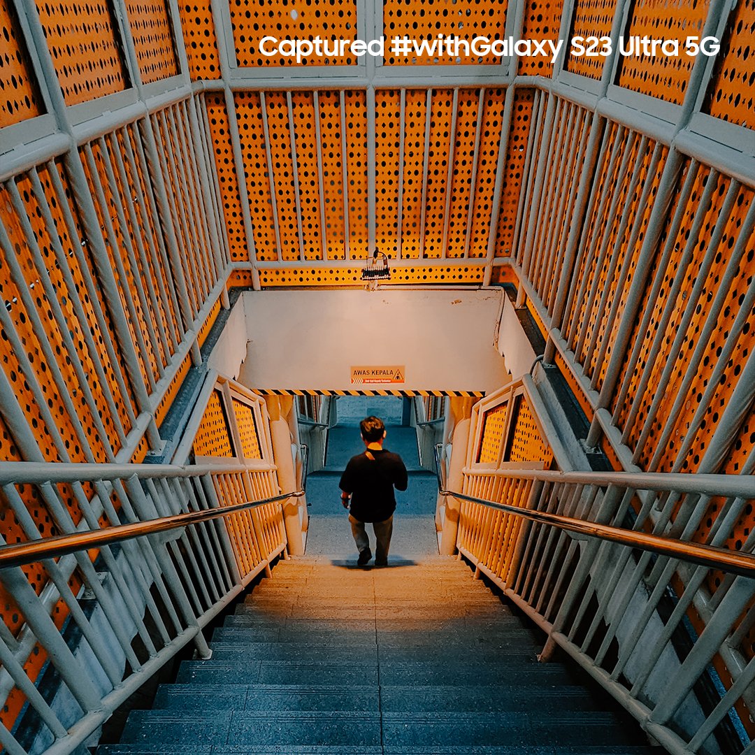 samsungID's tweet photo. Now it's time for you to #ShareTheEpic and win the #GalaxyS23 Ultra 5G! How? Check this thread!

Choose one of these #23EpicNightShot captured #withGalaxy S23 Ultra 5G. 

Repost, write your version of the caption &amp; use all these keywords 200MP, Nightography, Galaxy S23 Ultra 5G. https://t.co/odFkhfCaKt