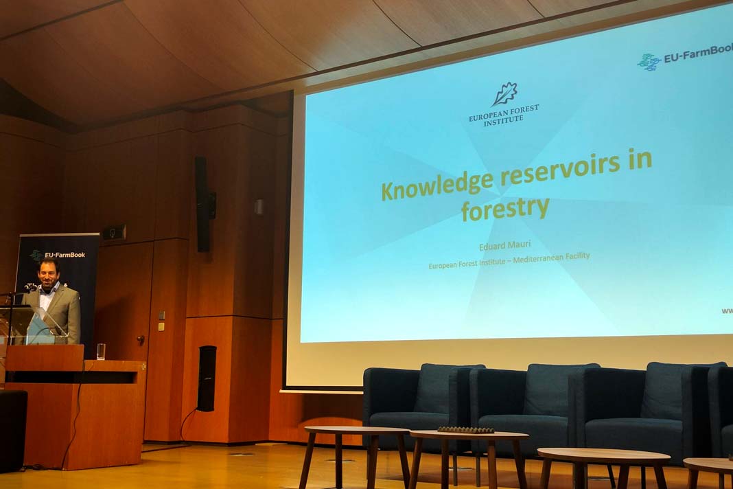 efimedfacility's tweet photo. Today @efimedfacility is joining @EUFarmBook for the #EUFarmBookPlatformDay!

Eduard Mauri has just discussed knowledge reservoirs in #forestry &amp; the experience with knowledge objects collected in projects like @SincereForests, @NetworkRosewood &amp; @Incredibforest 🌲🔎🗃️ https://t.co/bpKIismd5P