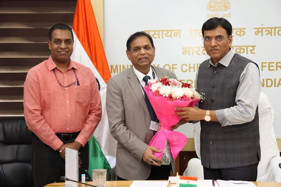 chakrawalalok's tweet photo. Meeting with Hon. Union Minister for Health, Government of India, Dr. Mansukhbhai Mandavia in the ministry office on February21st, 2023. We interacted about academic and developmental activities on GGV campus. https://t.co/Ou19pKDsFa