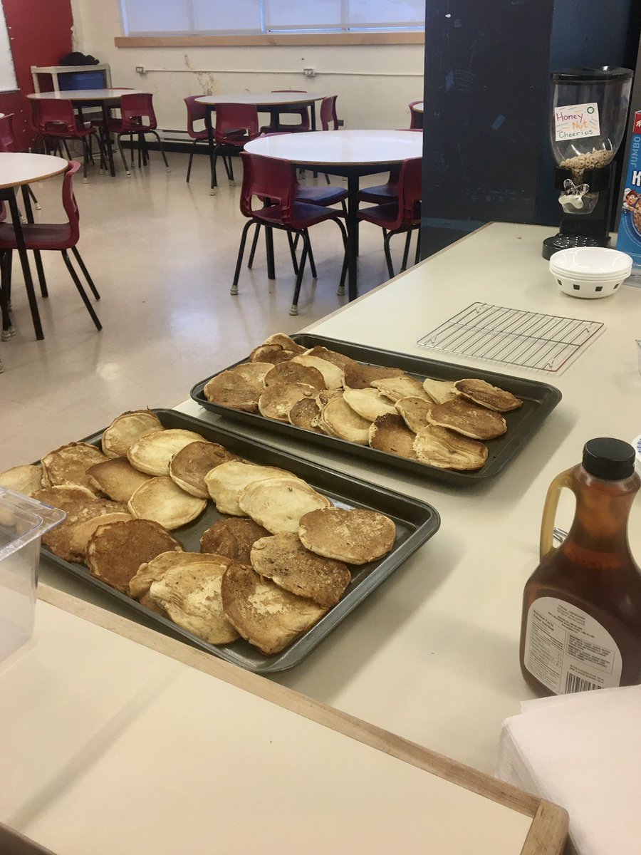 MsPhillipsSPJH's tweet photo. Happy Pancake Day !!!!🥞🥞😋@SPJHPythons @KidsEatSmartNL https://t.co/JzlRwLDdOd