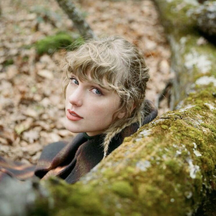 his_rendezvous's tweet image. in love with the taylor swift autism aesthetic🍂🍂