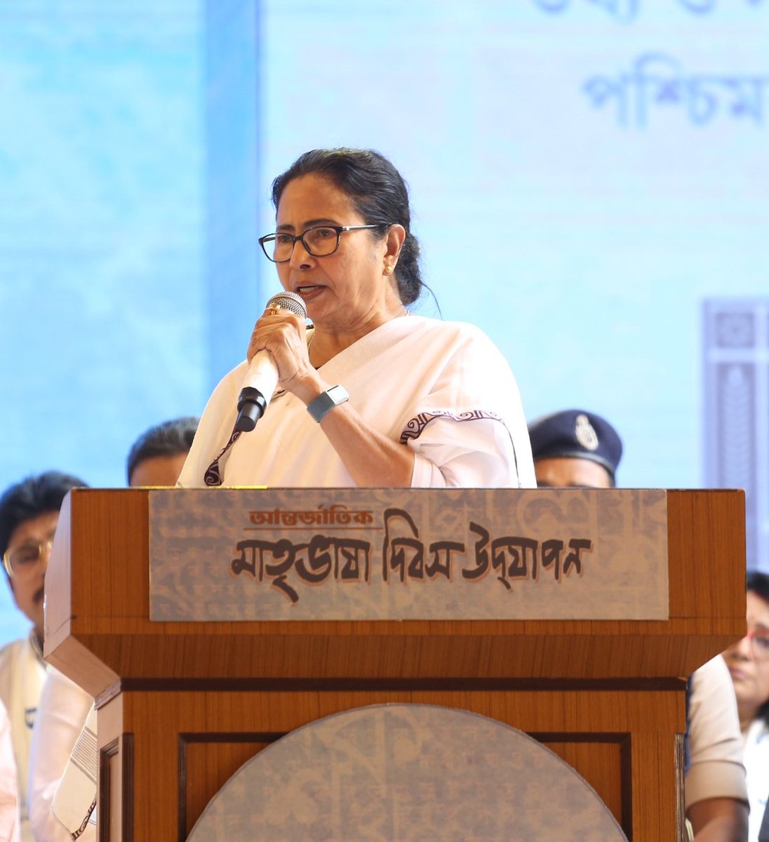 AITCofficial's tweet photo. Hon'ble Chairperson Smt @MamataOfficial observed 'Bhasha Dibas' today and recalled the selfless sacrifice of the martyrs who fought for the Bengali language. 

On this special day, she also inaugurated a women-led police station at Survey park and 'Apon Bangla' portal. https://t.co/YQ29pcKW9h
