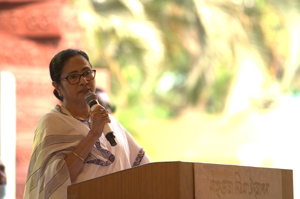 AITCofficial's tweet photo. Hon'ble Chairperson Smt @MamataOfficial observed 'Bhasha Dibas' today and recalled the selfless sacrifice of the martyrs who fought for the Bengali language. 

On this special day, she also inaugurated a women-led police station at Survey park and 'Apon Bangla' portal. https://t.co/YQ29pcKW9h