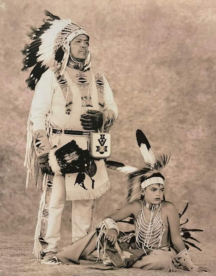 Native__women's tweet photo. Morning all my peoples out here just thought I'd say hello from Cayuse country picture taken late 80s early 90s my father late cayuse chief Jesse Jones Jr. And myself as a youngster

#native #natives #nativeamerican #nativeamericans #nativeproud #nativeculture #nativepride https://t.co/gqRGPQEDzF