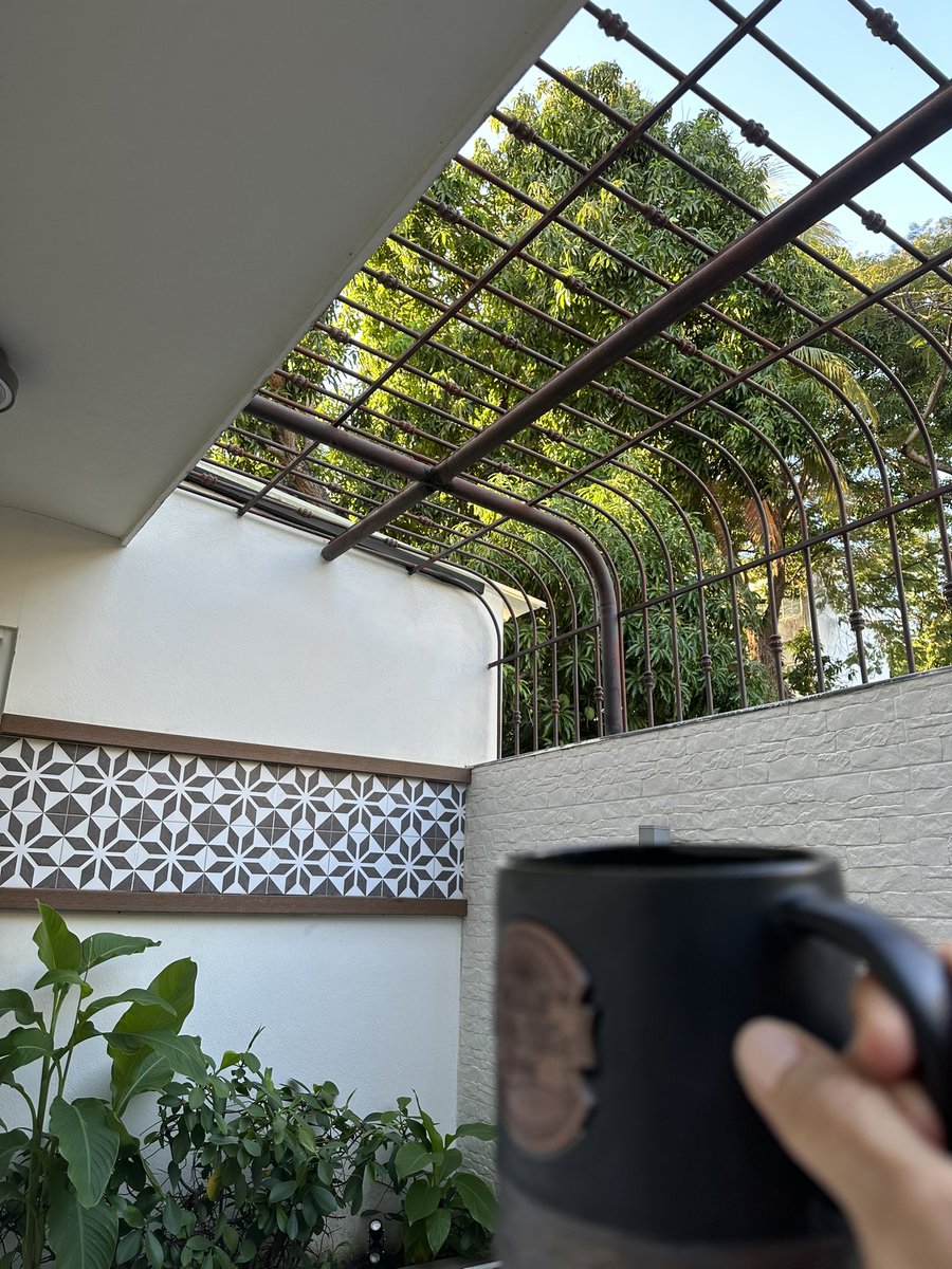 ruthobjio's tweet photo. Así inicia mi día: meditación, bello amanecer, café, ejercicios y a trabajar. https://t.co/4lzvufvUbO