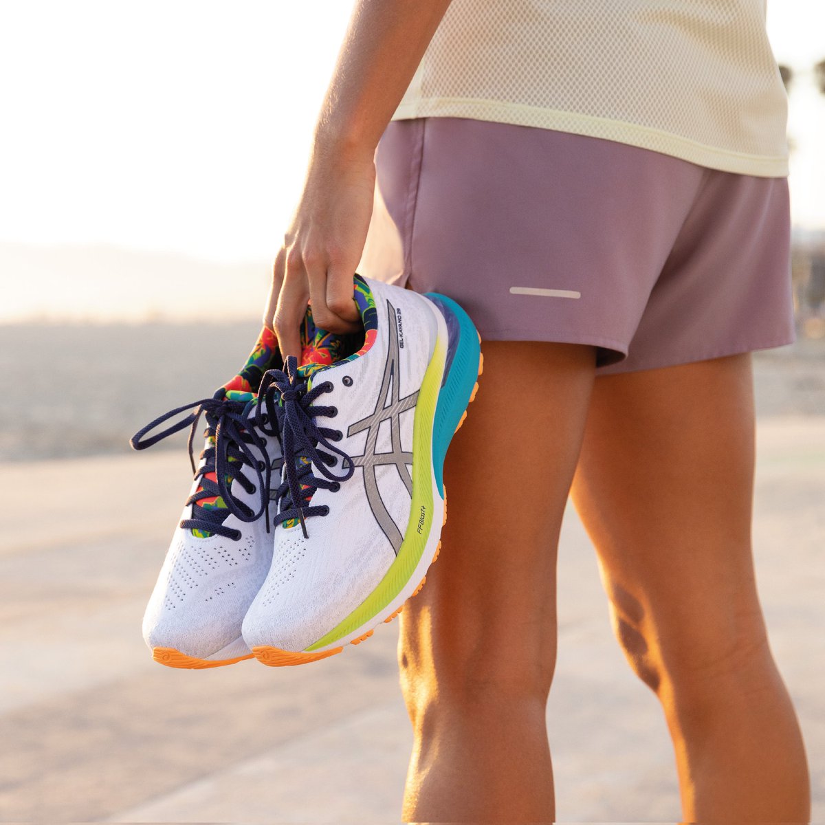 ASICS_India's tweet photo. Run boldly, day or night. Reflective design details and bright, expressive patterns. Feel seen and be seen in the new LITE-SHOW™ Collection shoes. To shop visit https://t.co/Ifrcz2x60B.
#ASICSLITESHOW

#SoundMindSoundBody #ASICSIN https://t.co/IxPi8jLxQ6
