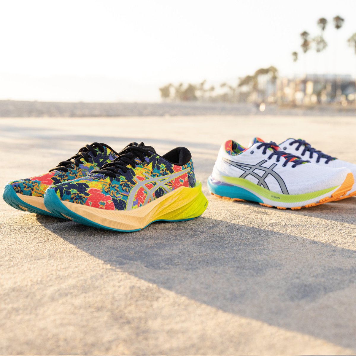ASICS_India's tweet photo. Run boldly, day or night. Reflective design details and bright, expressive patterns. Feel seen and be seen in the new LITE-SHOW™ Collection shoes. To shop visit https://t.co/Ifrcz2x60B.
#ASICSLITESHOW

#SoundMindSoundBody #ASICSIN https://t.co/IxPi8jLxQ6