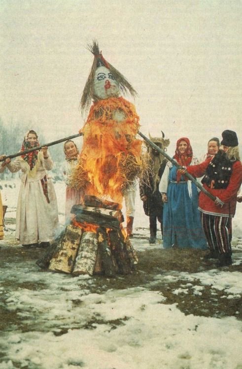 katerinahecate's tweet photo. Масленица это языческий праздник и вы готовы к этому разговору 

1.Церковь  действует по одному и тому же принципу — если языческий праздник нельзя искоренить, его превратить в церковный. Неделю Масленицы привязали к Пасхе и назвали Мясопуст��ой только с приходом христианства https://t.co/5zQAWVyGmN